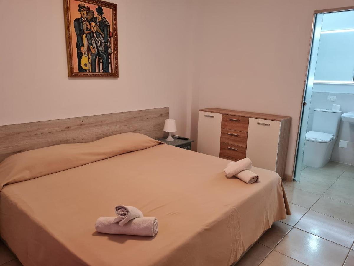 Habitaciones Nathaly Armenime Exteriör bild